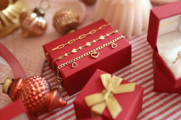 Holiday Gift Ideas For Her!
