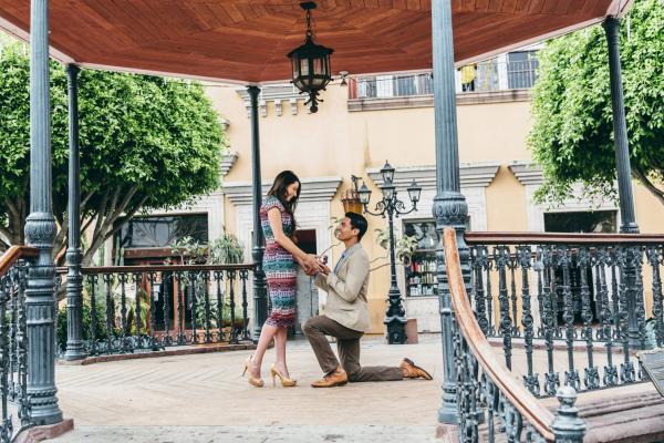 How to Find Her Engagement Ring Size Without Her Knowing
