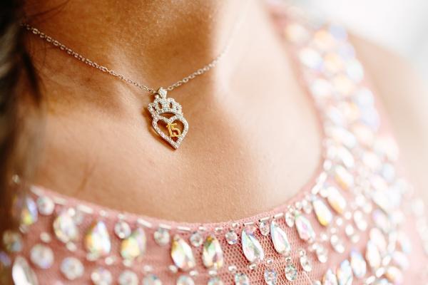 Choosing the Perfect Quinceañera Jewelry Set to Match Your Dress Theme